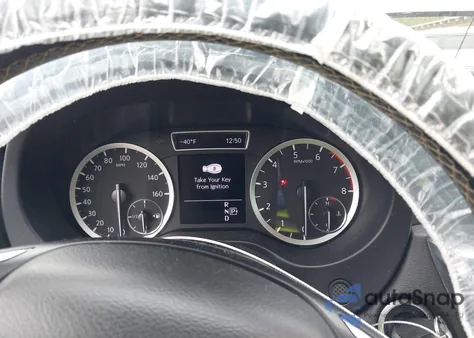 2017 Infiniti Qx30 Premium z USA, uszkodzony, nr VIN SJKCH5CR1HA025974